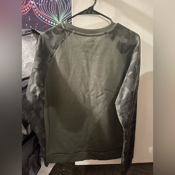 Iowa Hawkeyes sweatshirt - Picture 3 of 3